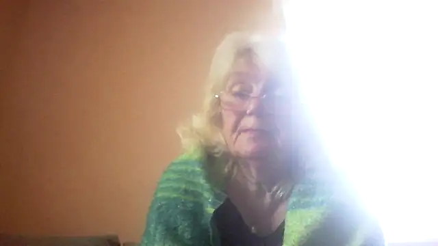 AmyLove353 online show from May 13, 2026, 4:52 am