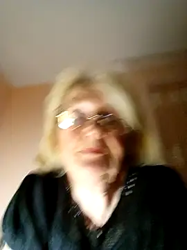 AmyLove353 online show from November 15, 2025, 10:25 pm