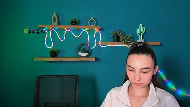 kira light   online show from December 4, 2025, 10:14 am