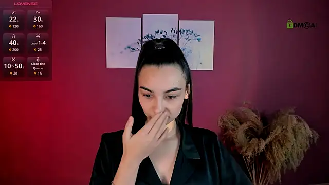 kira light   online show from December 5, 2025, 8:06 pm