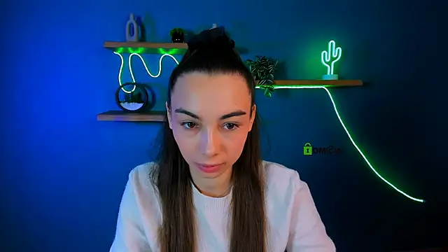 kira light   online show from November 6, 2025, 9:35 am