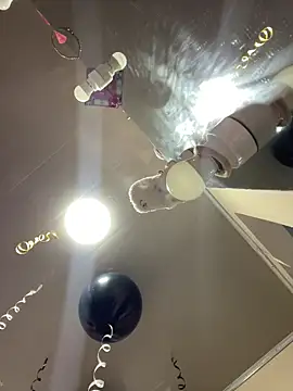 Violeet-Smith online show from December 19, 2025, 5:37 pm