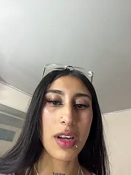 Violeet-Smith online show from November 15, 2025, 10:03 pm