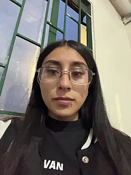 Violeet-Smith online show from November 23, 2025, 10:53 pm