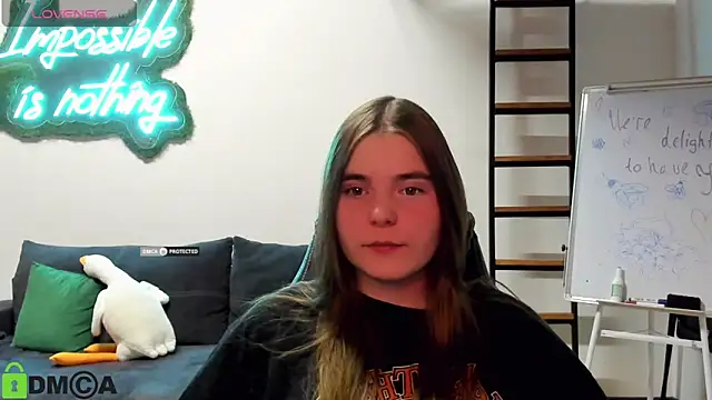 Snapshot of MiraaBloom chatting on November 17, 2025, 2:21 pm MiraaBloom online show from November 17, 2025, 2:21 pm