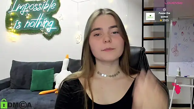 Snapshot of MiraaBloom chatting on December 21, 2025, 3:03 pm MiraaBloom online show from December 21, 2025, 3:03 pm