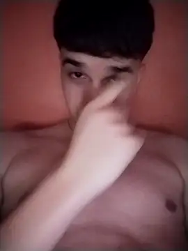 Snapshot of Danii2005 chatting on December 17, 2025, 5:40 pm Danii2005 online show from December 17, 2025, 5:40 pm