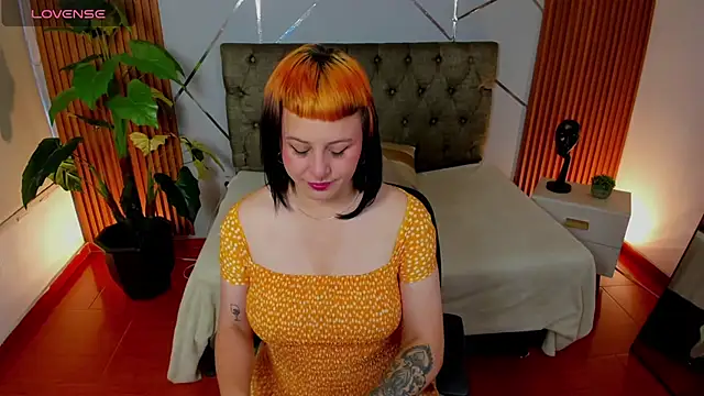 camilaa lux online show from February 6, 2026, 12:45 pm