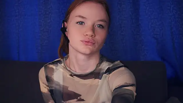 KarlynGow online show from October 31, 2025, 6:43 am