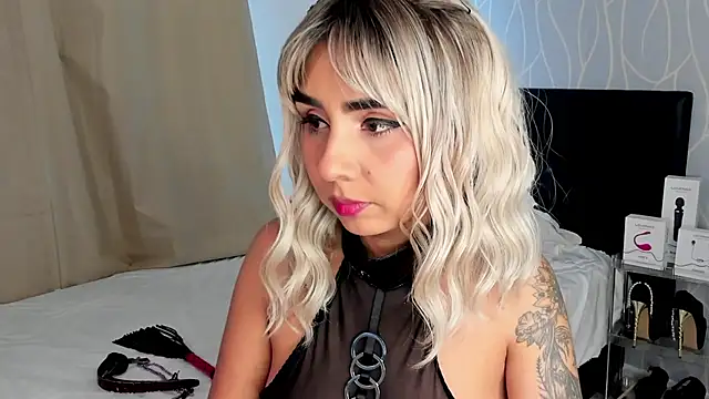 Snapshot of Emilyvalk_ chatting on December 14, 2025, 8:47 pm Emilyvalk online show from December 14, 2025, 8:47 pm