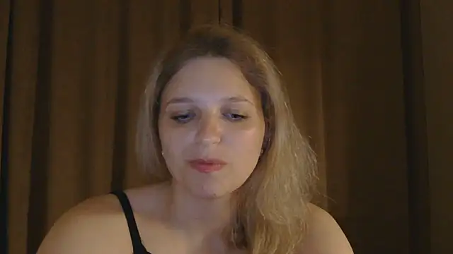 Snapshot of ElisSky301 chatting on May 22, 2026, 8:18 pm ElisSky301 online show from May 22, 2026, 8:18 pm