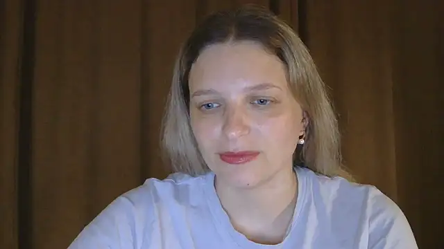 ElisSky301 online show from April 24, 2026, 7:49 pm