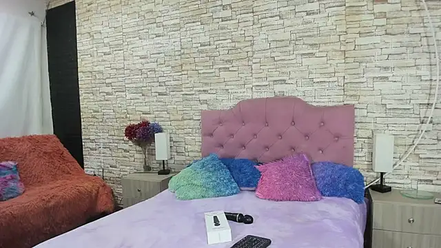 Snapshot of cameron_april chatting on November 12, 2025, 12:09 pm cameron april online show from November 12, 2025, 12:09 pm