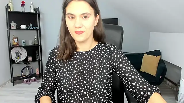 IzzyMonro online show from October 22, 2025, 8:30 pm