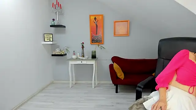 IzzyMonro online show from December 14, 2025, 8:42 am