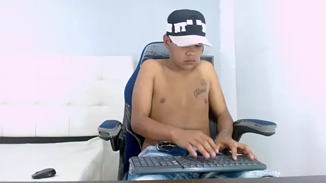 Yordi Alpha online show from October 24, 2025, 7:46 pm