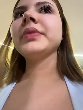 Snapshot of Beella1_ chatting on July 8, 2026, 10:32 pm Beella1 online show from July 8, 2026, 10:32 pm