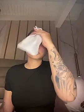 Snapshot of Beella1_ chatting on November 13, 2025, 11:14 am Beella1 online show from November 13, 2025, 11:14 am