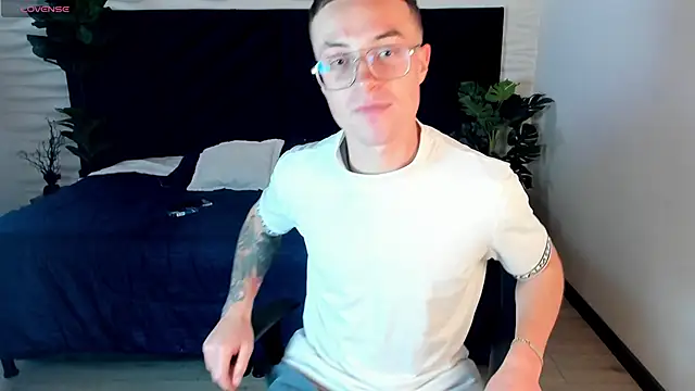 Lil James online show from November 21, 2025, 8:41 pm