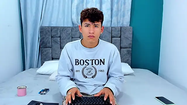 Nicolas Torres  online show from December 2, 2025, 7:21 am