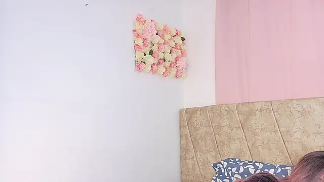 Karina Wong online show from November 22, 2025, 8:40 pm