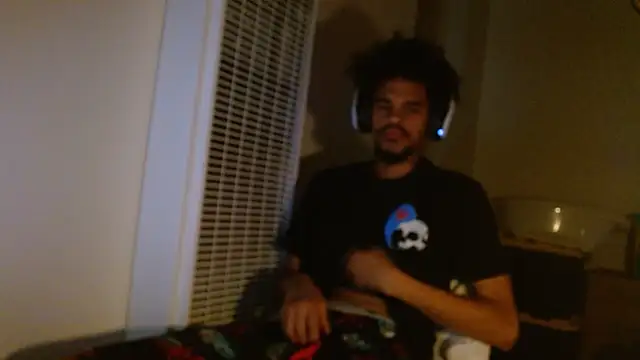 Mrmakeherwet Tez online show from November 25, 2025, 5:30 am