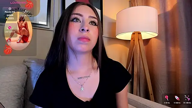 Snapshot of riley__reid chatting on December 4, 2025, 10:31 pm riley reid online show from December 4, 2025, 10:31 pm