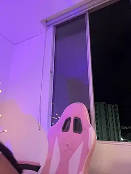 aly nicols online show from October 28, 2025, 12:33 am