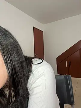 Snapshot of Selena_Roa chatting on February 6, 2026, 3:08 pm Selena Roa online show from February 6, 2026, 3:08 pm