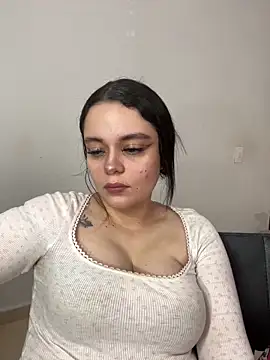 Snapshot of Selena_Roa chatting on February 14, 2026, 3:23 pm Selena Roa online show from February 14, 2026, 3:23 pm