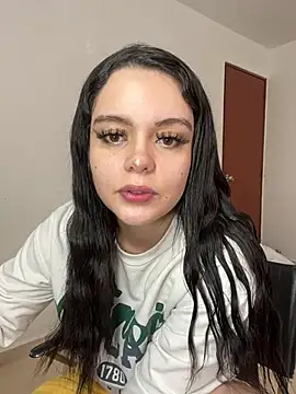 Snapshot of Selena_Roa chatting on February 7, 2026, 3:09 pm Selena Roa online show from February 7, 2026, 3:09 pm