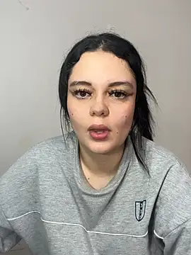 Snapshot of Selena_Roa chatting on February 12, 2026, 3:23 pm Selena Roa online show from February 12, 2026, 3:23 pm