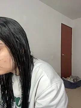 Snapshot of Selena_Roa chatting on February 15, 2026, 4:39 pm Selena Roa online show from February 15, 2026, 4:39 pm