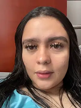 Selena Roa online show from April 15, 2026, 7:18 pm