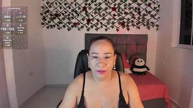 Snapshot of Karly_Closson chatting on November 18, 2025, 4:38 am Karly Closson online show from November 18, 2025, 4:38 am