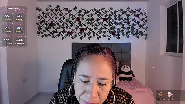 Snapshot of Karly_Closson chatting on November 30, 2025, 4:13 am Karly Closson online show from November 30, 2025, 4:13 am