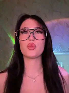 KailyBell online show from November 15, 2025, 10:58 pm