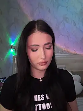 KailyBell online show from November 3, 2025, 6:22 pm