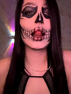 KailyBell online show from October 31, 2025, 3:52 pm