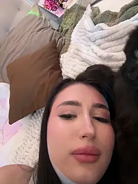 KailyBell online show from October 21, 2025, 9:52 am