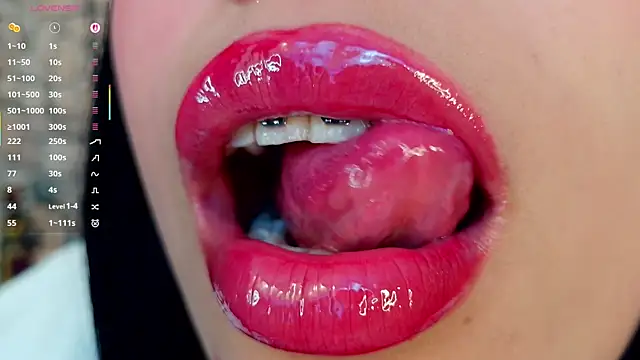 mia roux1 online show from November 6, 2025, 2:15 am