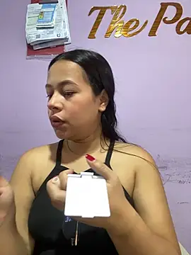 PaulaCruz01 online show from November 9, 2025, 7:40 pm