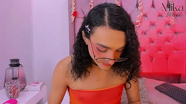 Snapshot of Mika__velvet chatting on February 20, 2026, 8:33 pm Mika velvet online show from February 20, 2026, 8:33 pm