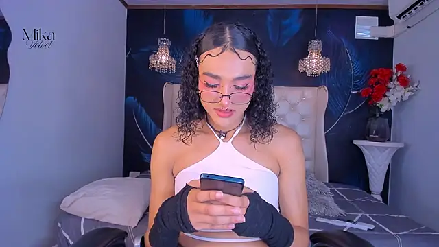 Snapshot of Mika__velvet chatting on February 19, 2026, 8:28 pm Mika velvet online show from February 19, 2026, 8:28 pm