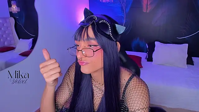 Snapshot of Mika__velvet chatting on January 17, 2026, 11:30 pm Mika velvet online show from January 17, 2026, 11:30 pm