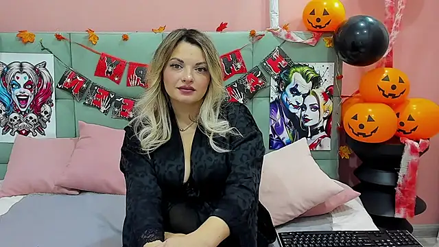 WilmaSanders online show from October 22, 2025, 2:22 am