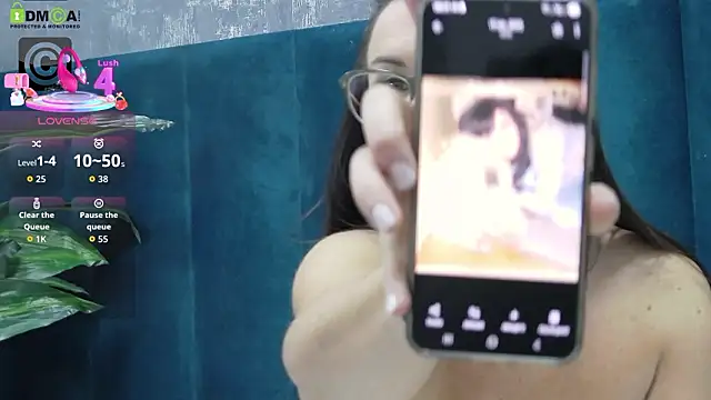 Snapshot of Roxie_Anne chatting on February 3, 2026, 6:22 am Roxie Anne online show from February 3, 2026, 6:22 am