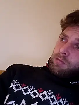 Snapshot of Adrian987Gg chatting on December 18, 2025, 7:07 pm Adrian987Gg online show from December 18, 2025, 7:07 pm