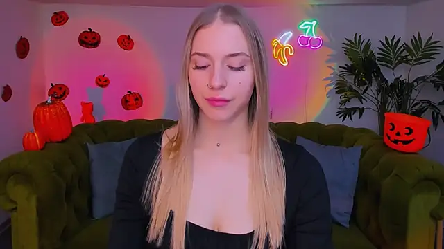 Snapshot of sassy_cutie chatting on November 12, 2025, 6:28 am sassy cutie online show from November 12, 2025, 6:28 am