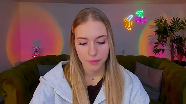 Snapshot of sassy_cutie chatting on November 25, 2025, 1:22 pm sassy cutie online show from November 25, 2025, 1:22 pm